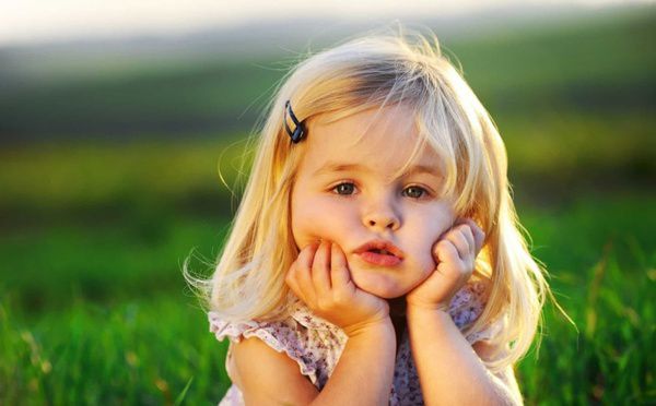 Чому ми повинні перестати говорити маленьким дівчаткам, які вони гарненькі.  На що необхідно звернути увагу батьків і родичів, щоб спілкування з дитиною позитивно впливало на формування особистості дівчинки?