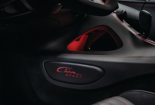 Женевський автосалон 2018: представлений "заряджений" гіперкар Bugatti Chiron Sport. На мотор-шоу в Женеві відбулася світова прем'єра гіперкара Bugatti Chiron Sport з цінником в 2,65 мільйона євро.