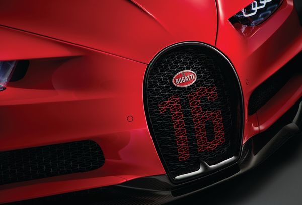 Женевський автосалон 2018: представлений "заряджений" гіперкар Bugatti Chiron Sport. На мотор-шоу в Женеві відбулася світова прем'єра гіперкара Bugatti Chiron Sport з цінником в 2,65 мільйона євро.