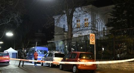 У ніч на понеділок, у Відні невідомий напав з ножем на солдата, який охороняв посольство Ірану. В результаті нападник загинув.