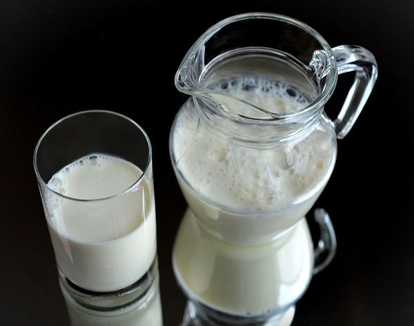 Молоко: 5 поширених міфів. Молоко – один із самих дивних продуктів, створених природою. 