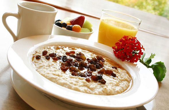  Що станеться з організмом, якщо щодня з'їдати на сніданок вівсяну кашу!. Сніданок — дуже важливий для організму, тому він повинен був корисним і забезпечувати людину енергією на майбутній день.