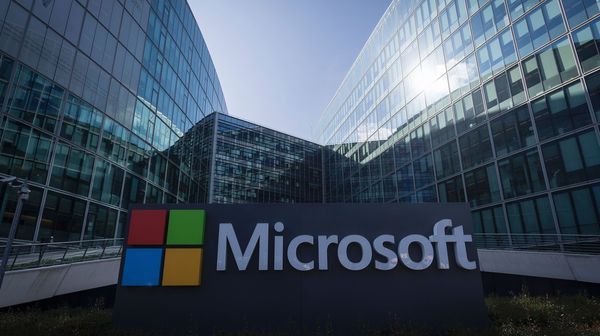 Секс-скандал у Microsoft: 238 робітниць подали заяви про домагання. Жінки, що працюють в компанії Microsoft, подали 238 скарг про сексуальні домагання та дискримінацію за статевою ознакою в період з 2010 по 2016 рік.