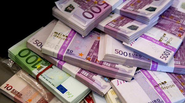 На смітнику у Франкфурті знайшли кейс з мільйонами євро. Така приємність трапилася зі співробітником пекарні 