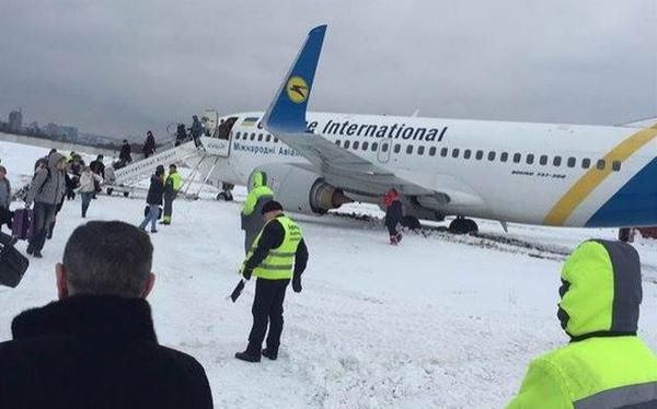 Літак МАУ здійснив аварійну посадку в Борисполі. На борту літака, що виконував рейс Гельсінкі-Київ, знаходилися 46 чоловік. У лайнера виникли технічні проблеми, але посадка пройшла успішно.