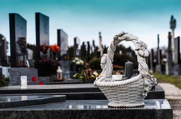 Нові правила похорону в Україні: що дійсно зміниться з 15 березня. Поправка Лозового може створити низку проблем.