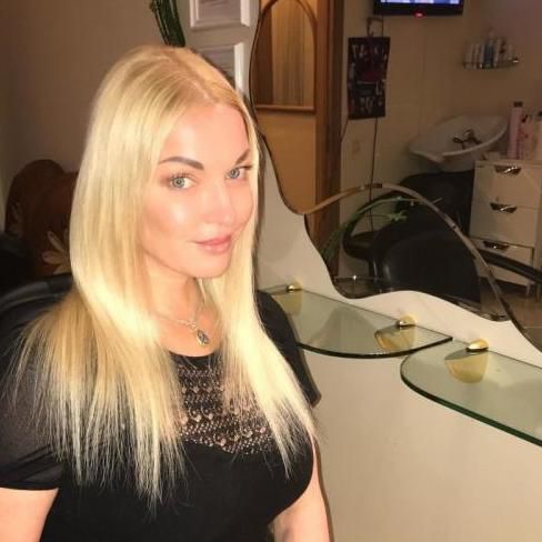 Анастасія Волочкова вразила фанатів новою зачіскою: немов 15 років "скинула". Анастасія Волочкова показала свою трансформацію. 