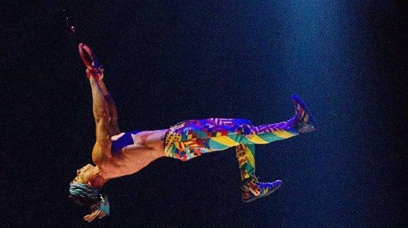 Акробат Cirque du Soleil загинув під час шоу. Трагедія сталася, коли досвідчений артист виконував відносно нескладний трюк на кільцях. Він несподівано зісковзнув і впав з висоти.