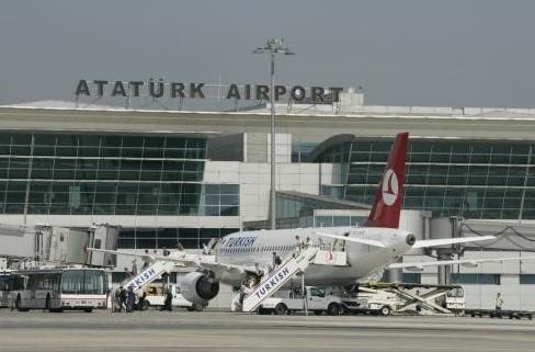 У Туреччині жартівники на три години затримали виліт літака. В аеропорту Стамбула недільним днем було неспокійно. 