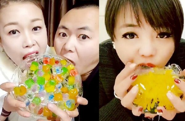 Нові тренди: Китайські блогери гризуть різнобарвний лід. Блогери з Китаю регулярно винаходять нові тренди і демонструють дивні винаходи. Так, нещодавно китаянки придумали новий спосіб для розслаблення глядачів - поїдання кольорового льоду.