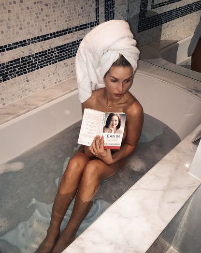 20-річна сестра Кейт Мосс порадувала мережу знімками топлес. Молодша сестра топ-моделі Кейт Мосс впевненими кроками пробиває собі шлях до слави.