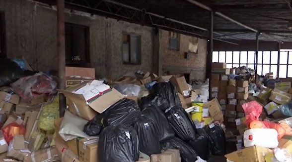 На покинутому складі в Запоріжжі знайдені тонни відходів та людських останків. У промисловій зоні Запоріжжя виявили звалище лікарських відходів.