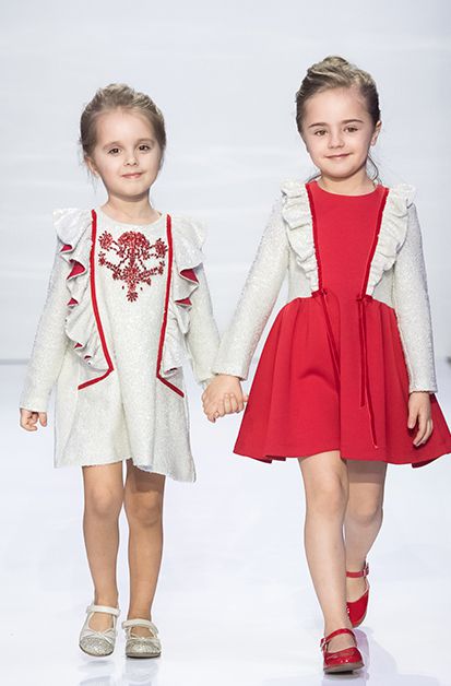 Діти Тетяни Навки, Жасмин та  Алли Пугачової взяли участь у показі Галини Юдашкіной(фото). Учора відбувся перший показ дитячої лінії одягу Yudashkin Kids.
