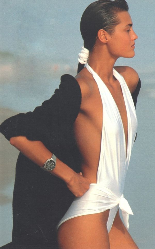 Пляжні красуні 80-их, показують ідеали краси того часу. Гарячі дівчата.