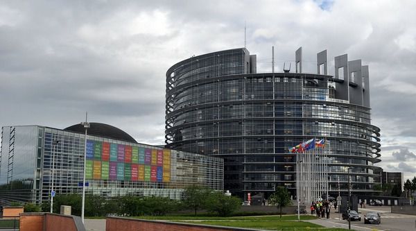 У ЄС відреагували на затримання Савченко. У Європейському парламенті заявили, що будуть спостерігати за розвитком ситуації з затриманням Надії Савченко в Україні.