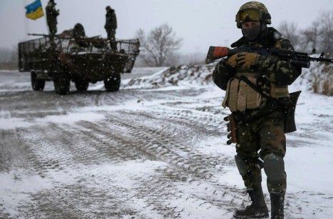 За минулу добу на Донбасі бойовики тричі відкривали вогонь по позиціях ВСУ. За минулу добу бойовики продовжували порушувати умови повного припинення вогню здійснивши три обстрілу: один по населеному пункту і два по укріплень ВСУ.