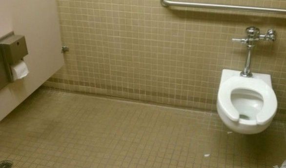 23 божевільних громадських туалети, які доводять, що наш світ явно не в порядку. І як на таке реагувати?!.