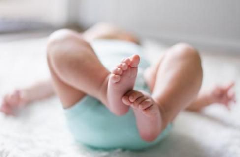 У Китаї дитині видалили третю ногу, яка йому не належала. У Китаї народилася дитина із третьою ногою.