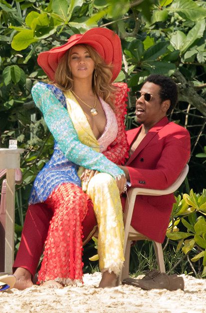 Бейонсе і Джей-Зі в соковитих образах позують на пляжі на Ямайці. Яскраво і сексуально.