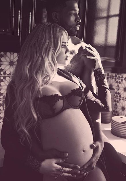Вагітна Хлое Кардашьян взяла участь у фотосесії зі своїм коханим Трістаном Томпсоном. Дитина Хлое Кардашьян та Трістана Томпсона з'явиться на світ вже найближчим часом, чого майбутня мама, яка зізнавалася, що вагітність давно була її найбільшою мрією, з нетерпінням чекає.
