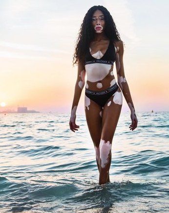 Модель Вінні Харлоу влаштувала гарячу фотосесію в нижній білизні в Дубаї. 23-річна модель Вінні Харлоу  проводить відпустку в Дубаї.
