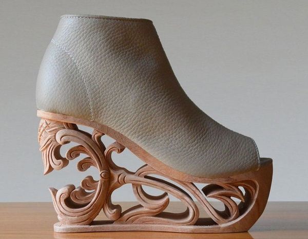 Мода 2018 -  дерев'яні платформи для шалено творчого взуття (Фото). Колись Ланви Нгуен  працювала в області корпоративних фінансів, але на щастя потім вона закинула цю справу і пішла в творчість.