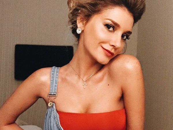 27-річна Міша Романова йде з «ВІА Гри» через кохання. У середині березня стало відомо, що одна з солісток «ВІА Гри» залишає колектив.