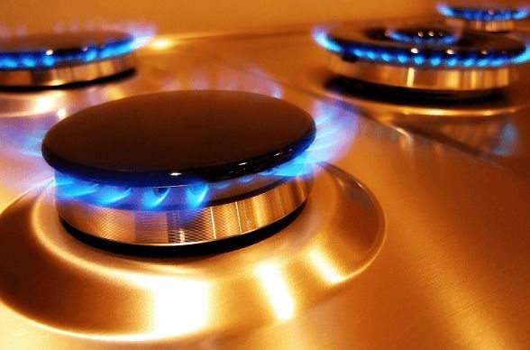 Кабінет міністрів вирішив не піднімати ціну на газ для населення. Уряд продовжив спец зобов*язання  "Нафтогазу" на продаж газу населенню, а також залишив незмінним тариф до червня 2018 року.