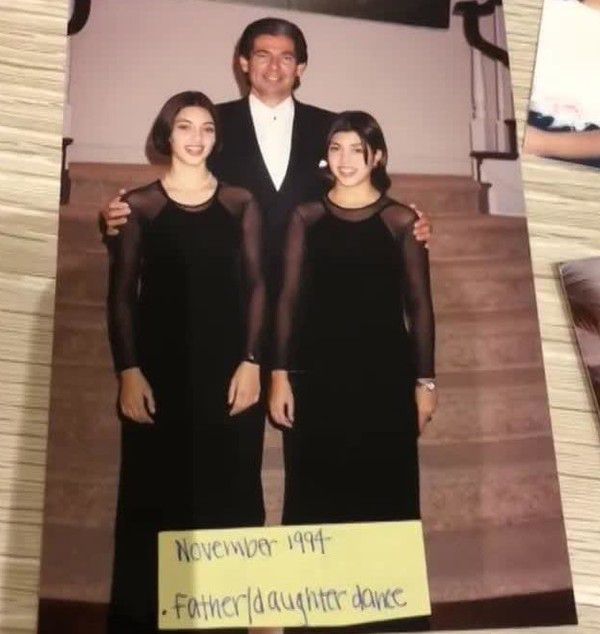 Рідкісне архівне фото Кім Кардаш'ян. На деяких сімейних знімках її просто не впізнати. Така милаха!.