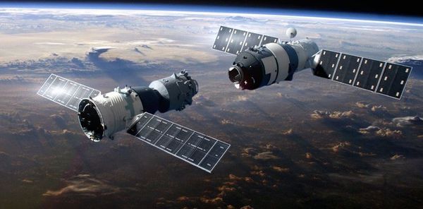 З'явився перший знімок падаючої на Землю китайської космічної станції. У момент знімка станція знаходилася на висоті 220 кілометрів від поверхні Землі.
