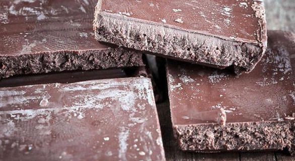 справжня причина, чому на шоколаді з'являється білий наліт, чи це безпечно?