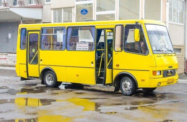 Водій отримав по заслугах за своє хамство. Подібне відбувається часто, і багато хто були свідками або учасниками цього. Їду в маршрутці. Маршрутка велика, зразок автобуса з двома дверима.