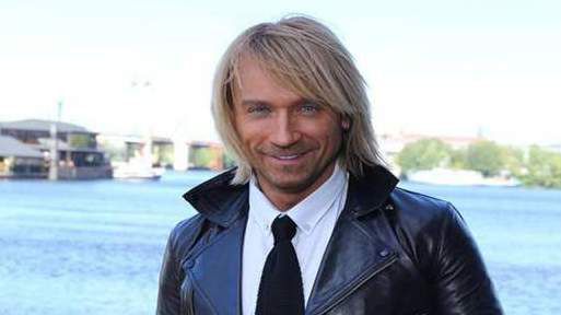 Популярний український виконавець розповів про тонкощі догляду за волоссям. Олег Вінник також підказав, як можна швидко прокинутися.
