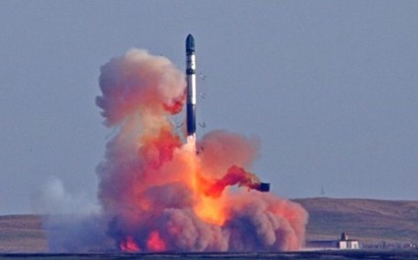 Кремль демонстративно випробував ракету, якою Путін лякав Захід. На космодромі Плесецьк в Архангельській області Росії пройшли другі кидкові випробовування важкої міжконтинентальної балістичної ракети РС-28 Сармат.