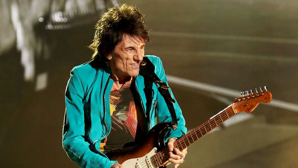 Гітарист The Rolling Stones Ронні Вуд повністю вилікувався від раку. Ронні Вуд відверто розповів про своє лікування. Гітарист британської групи переміг рак.