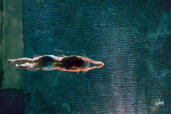 Як правильно плавати в басейні, щоб схуднути. Вирішила спробувати плавання для схуднення? Це чудова ідея, адже плавці під час тренування спалюють на 25% більше енергії, ніж бігуни!