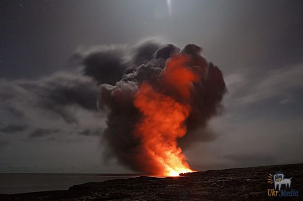 Виверження найактивнішого вулкана на Землі зняли на відео. Виверження вулкану Кілауеа на Гаваях, вважається самим активним вулканом у світі, зняли на відео.