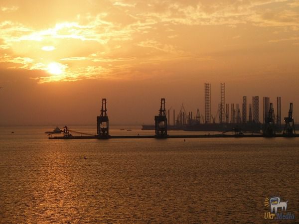 Велике нафтогазове родовище знайшли у Бахрейні. Стверджується, що знайдене родовище нафти і газу є найбільшим, яке виявили в Бахрейні з 1932 року.