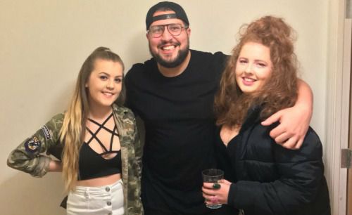 Британець розкрив 10 жіночих секретів після життя одночасно з двома дівчатами. Британець Крейг Шейпс розкрив 10 жіночих секретів, які раніше були міфами для чоловіків.