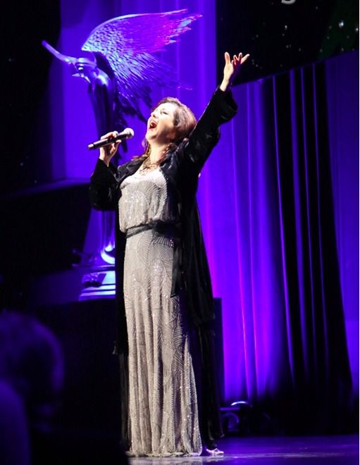 Тамара Гвердцителі блищала в ефектній сукні. Співачка виступила на премії «Ніка».