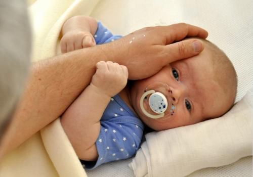 У Фінляндії чоловік народив дитину від іншого чоловіка. Стать дитини новоспечені батьки пресі не повідомили.