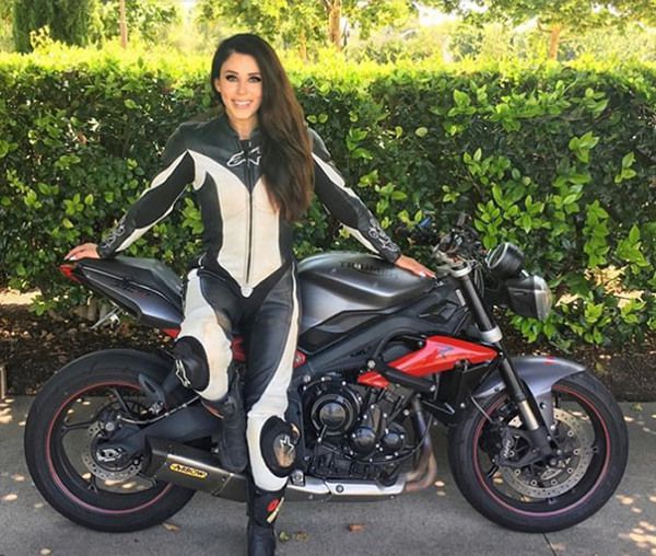 Відома мотоциклетна «instagramer» вмирає в жахливій автокатастрофі. У Лос Анджелесі загинула байкер-блогер Аннетт Карріон не впоравшись з керуванням.