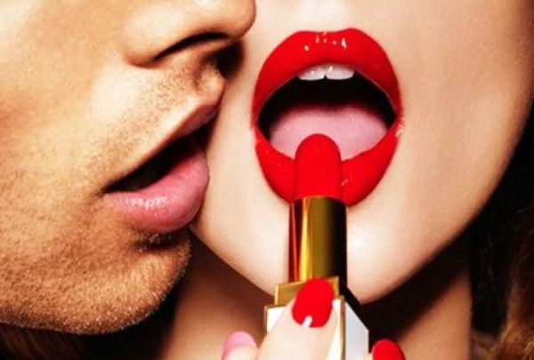 Фахівці  назвали жінку з найсексуальнішими губами...і це не Анджеліна Джолі. Згідно з безлічі проведених досліджень, найбільш сексуальними вважаються жінки, у яких верхня губа дорівнює нижній.