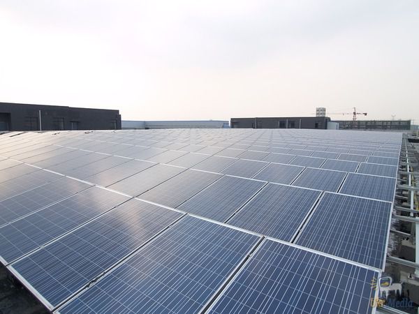 Китайці виділять 230 млн євро на будівництво найбільшої сонячної електростанції в Україні. До кінця 2018 року у Нікополі, що на Дніпропетровщині, побудують найбільшу в Україні сонячну електростанцію. Для будівництва станції китайська компанія China Machinery Rngineering Company (CMEC) інвестує 230 мільйонів євро.
