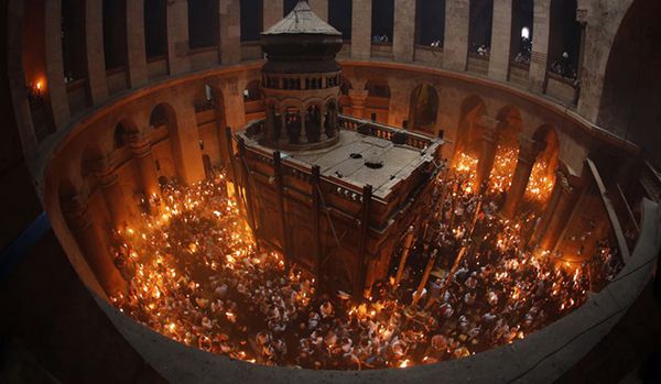 В Єрусалимі зійшов Благодатний вогонь. У Велику Суботу в Храмі Господньому Єрусалиму зійшов Благодатний вогонь, який очікували тисячі паломників з усього світу.