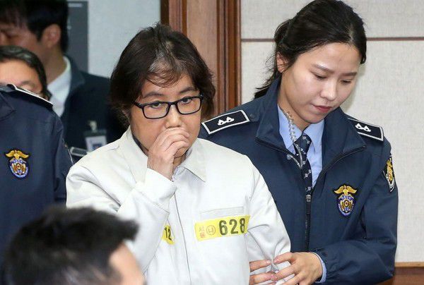 Колишнього президента Кореї засудили до 24 років в'язниці. Причина — корупція!. По заслугах.