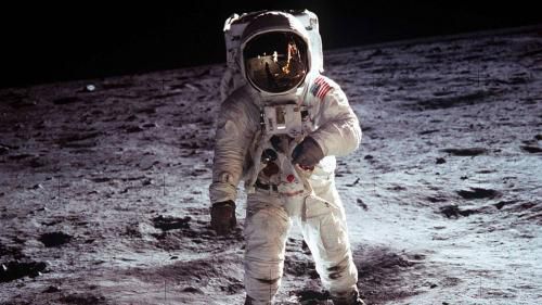 Астронавти NASA на детекторі брехні довели існування інопланетян. Американський астронавт Базз Олдрін і ще три його товариша пройшли перевірку на детекторі брехні, щоб довести, що дійсно бачили у відкритому космосі прибульців.