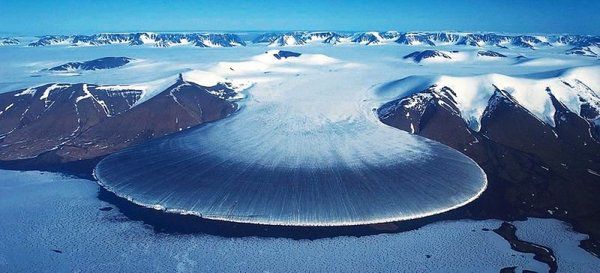 NASA виявило 250 метеоритів в льодовиках Антарктиди. Експедиційна програма ANSMET призначена для пошуку прилетілих на Землю частинок космосу на території Південного полюса. Остання експедиція виявила на малій ділянці 250 метеоритів.