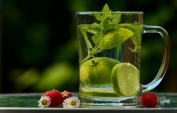 дієтологи розвіяли популярний міф про воду з лимоном