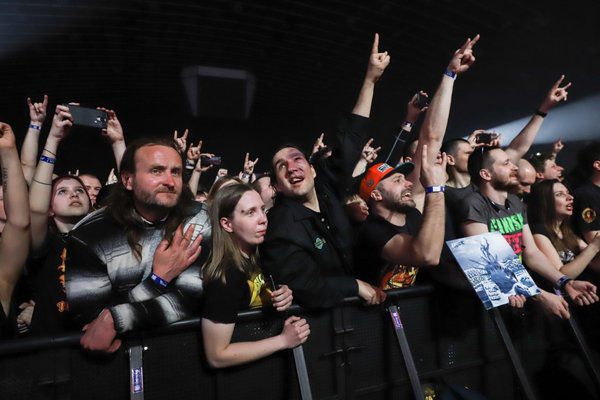 Легендарний Helloween влаштував яскраве шоу на концерті в Києві. Популярна німецька група Helloween відіграла великий концерт у київському Палаці спорту.